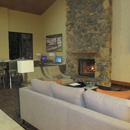 Crossroads Hotel & Event Center Fort Dodge Dış mekan fotoğraf