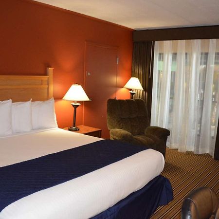 Crossroads Hotel & Event Center Fort Dodge Dış mekan fotoğraf