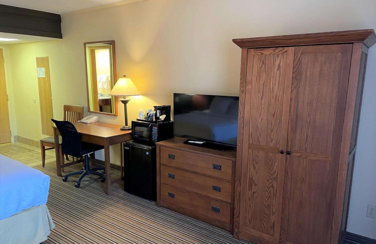 Crossroads Hotel & Event Center Fort Dodge Dış mekan fotoğraf