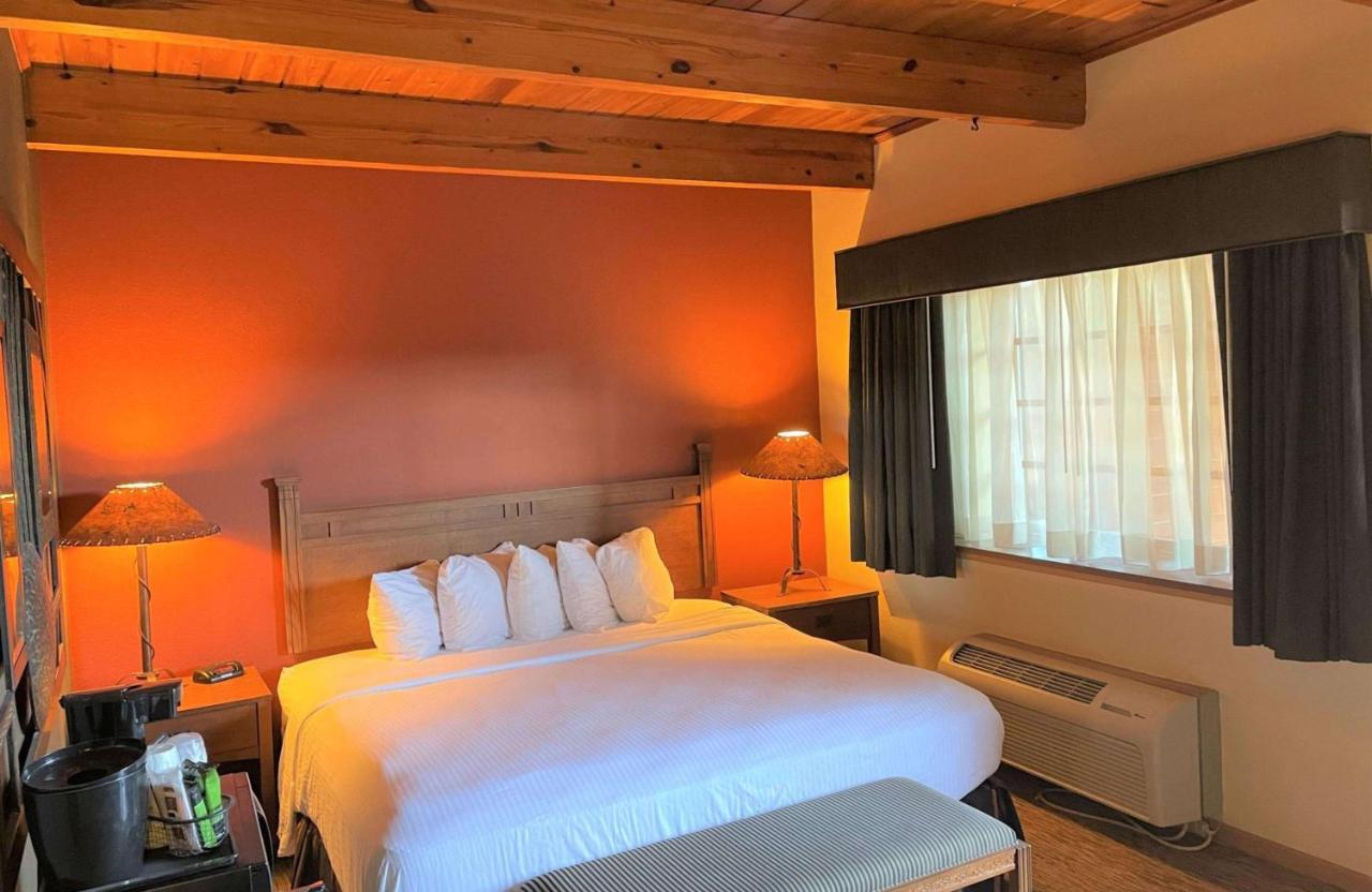Crossroads Hotel & Event Center Fort Dodge Dış mekan fotoğraf