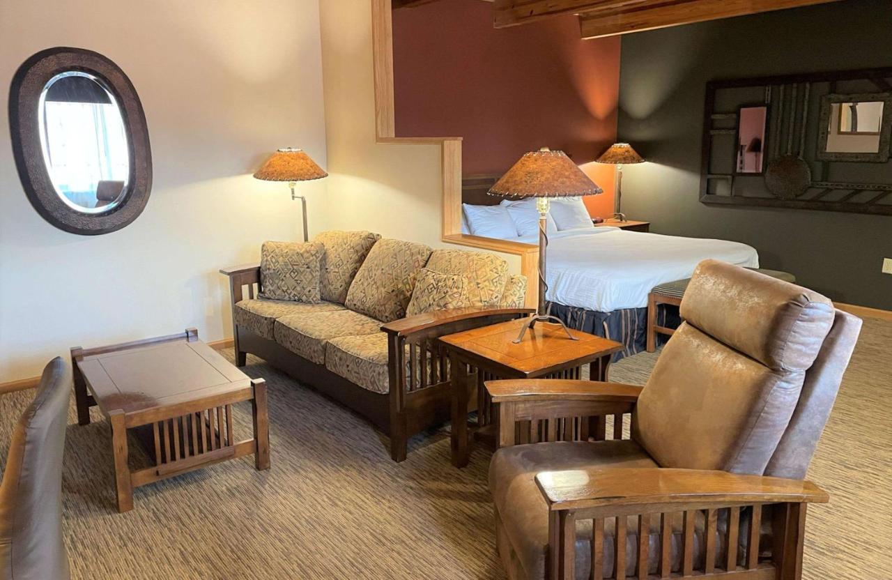 Crossroads Hotel & Event Center Fort Dodge Dış mekan fotoğraf