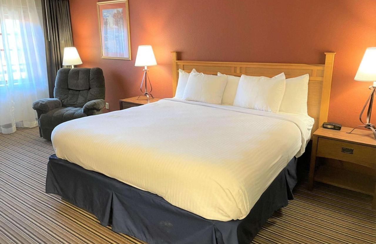Crossroads Hotel & Event Center Fort Dodge Dış mekan fotoğraf
