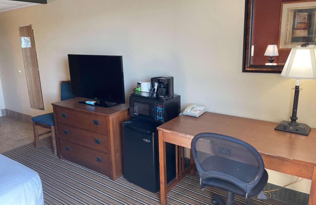 Crossroads Hotel & Event Center Fort Dodge Dış mekan fotoğraf