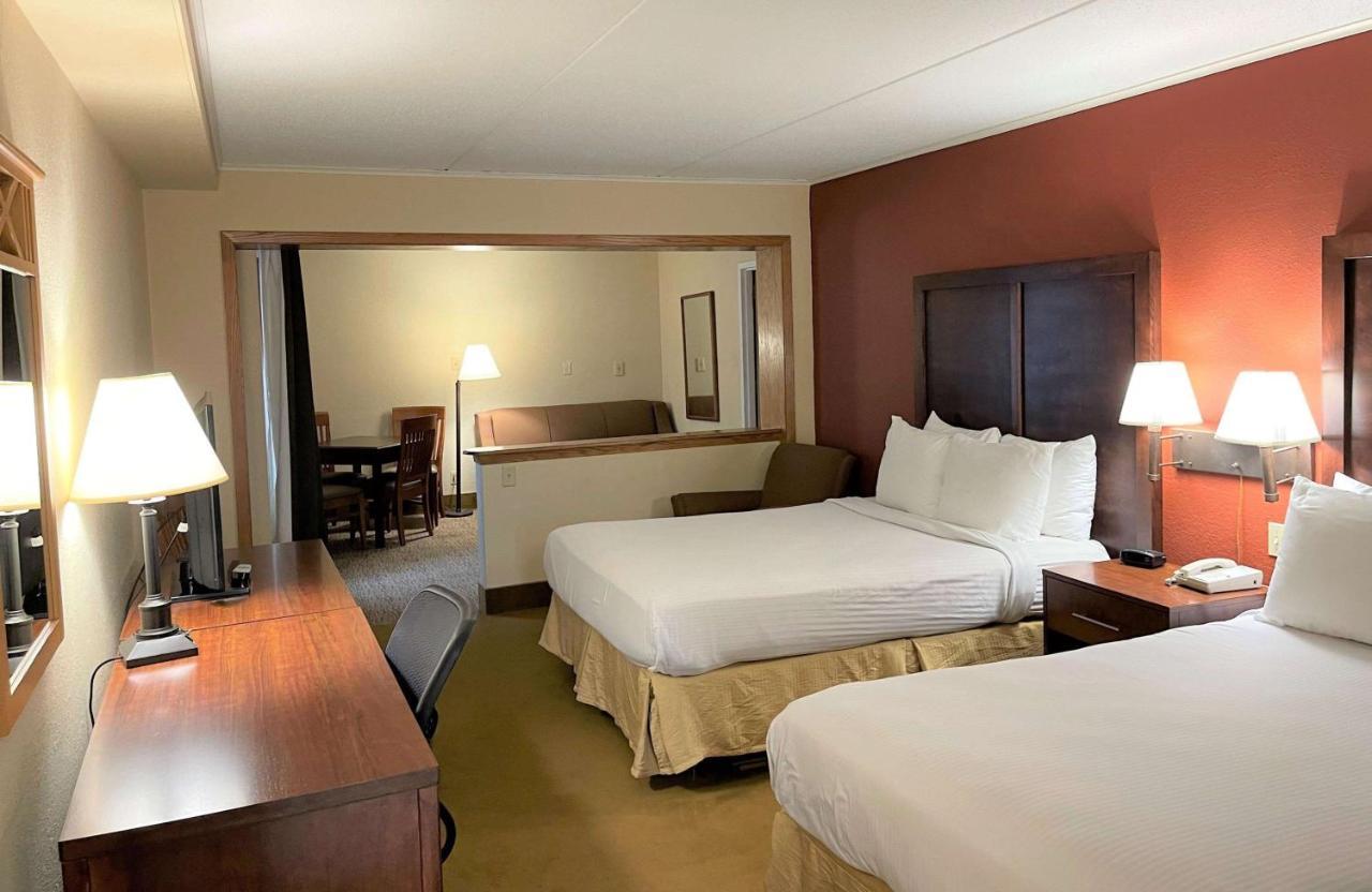 Crossroads Hotel & Event Center Fort Dodge Dış mekan fotoğraf