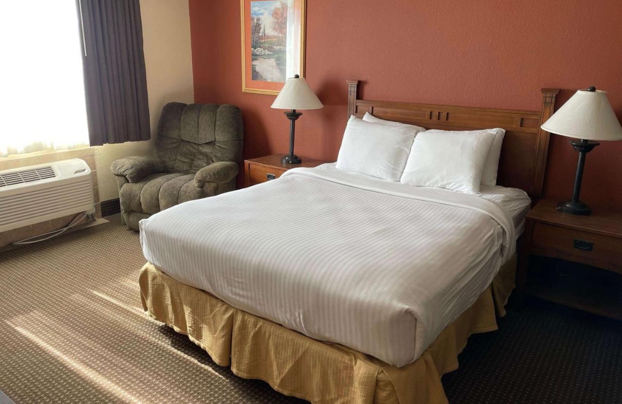 Crossroads Hotel & Event Center Fort Dodge Dış mekan fotoğraf