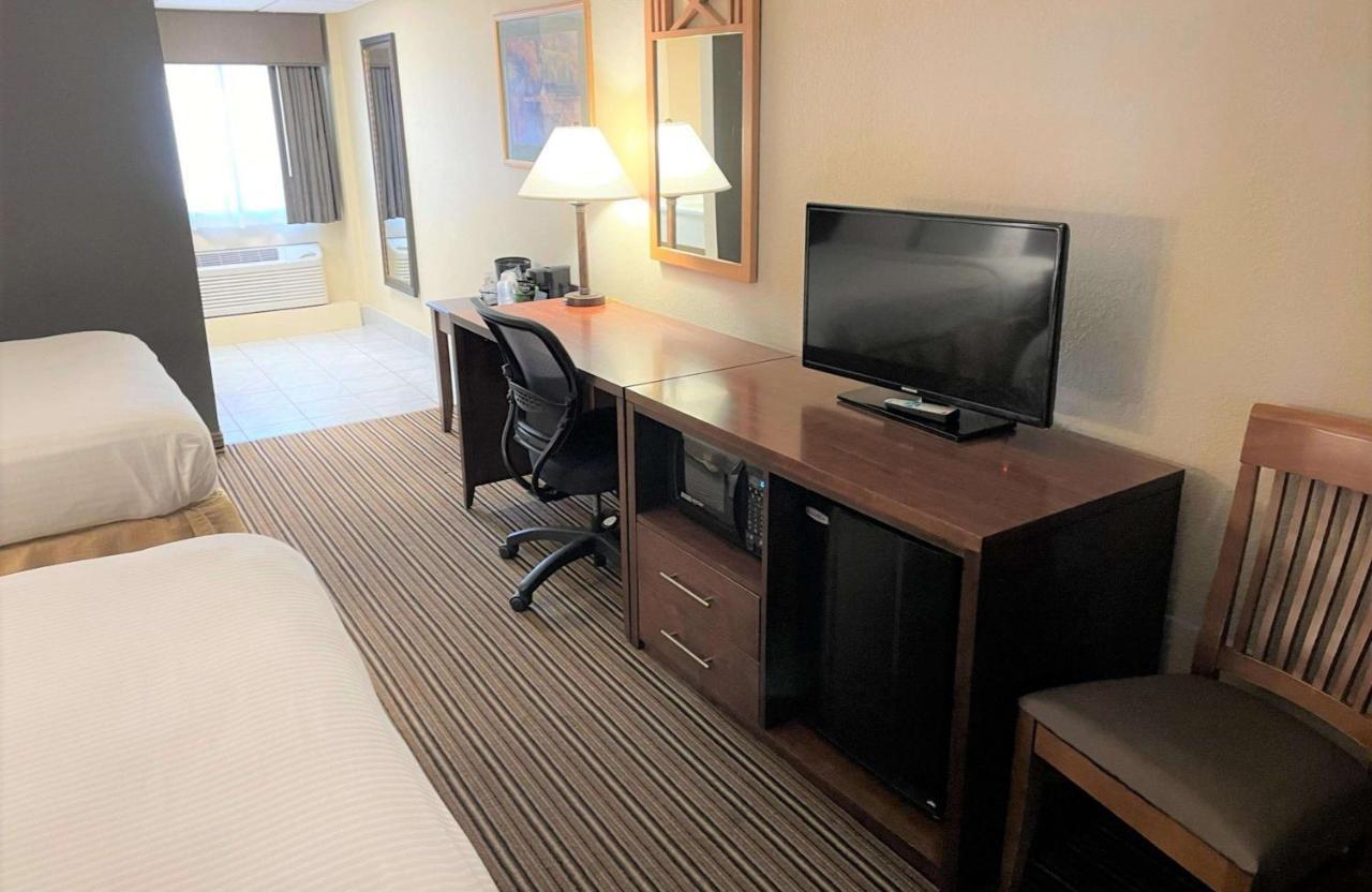 Crossroads Hotel & Event Center Fort Dodge Dış mekan fotoğraf