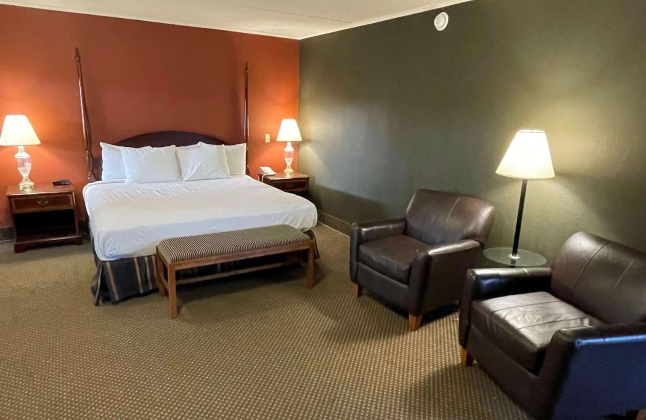 Crossroads Hotel & Event Center Fort Dodge Dış mekan fotoğraf