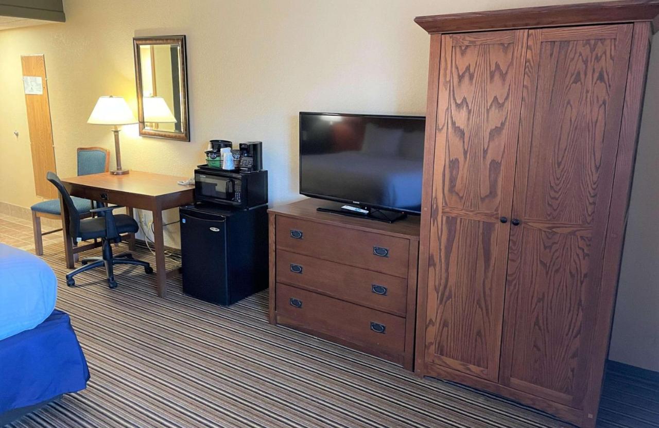 Crossroads Hotel & Event Center Fort Dodge Dış mekan fotoğraf