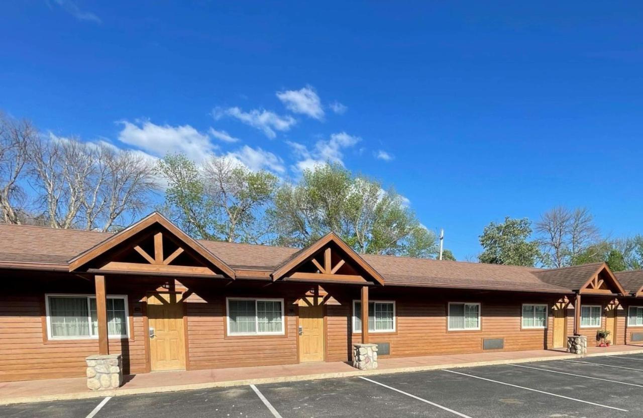 Crossroads Hotel & Event Center Fort Dodge Dış mekan fotoğraf