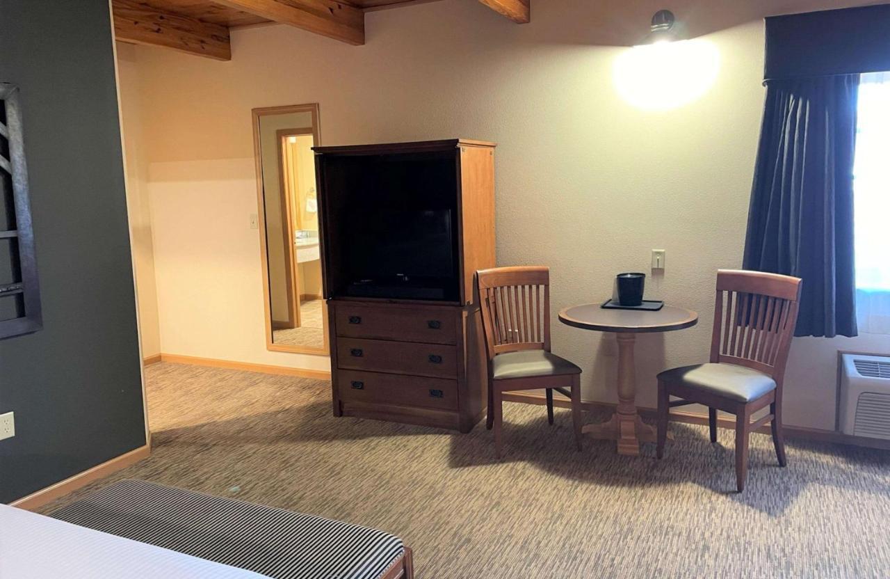 Crossroads Hotel & Event Center Fort Dodge Dış mekan fotoğraf
