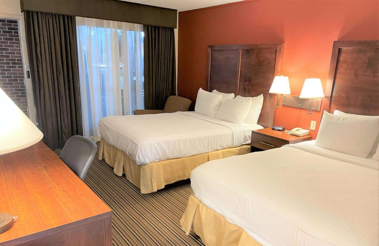 Crossroads Hotel & Event Center Fort Dodge Dış mekan fotoğraf