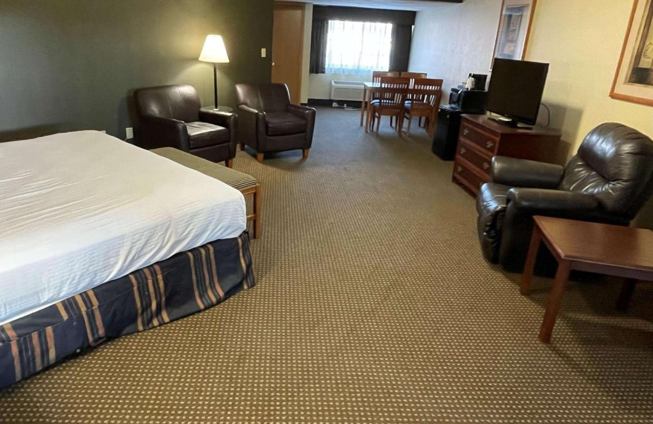 Crossroads Hotel & Event Center Fort Dodge Dış mekan fotoğraf