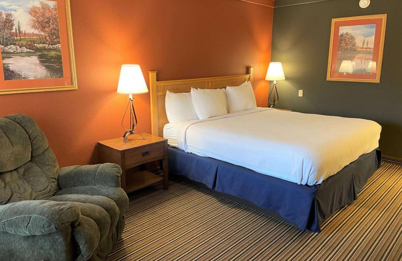 Crossroads Hotel & Event Center Fort Dodge Dış mekan fotoğraf