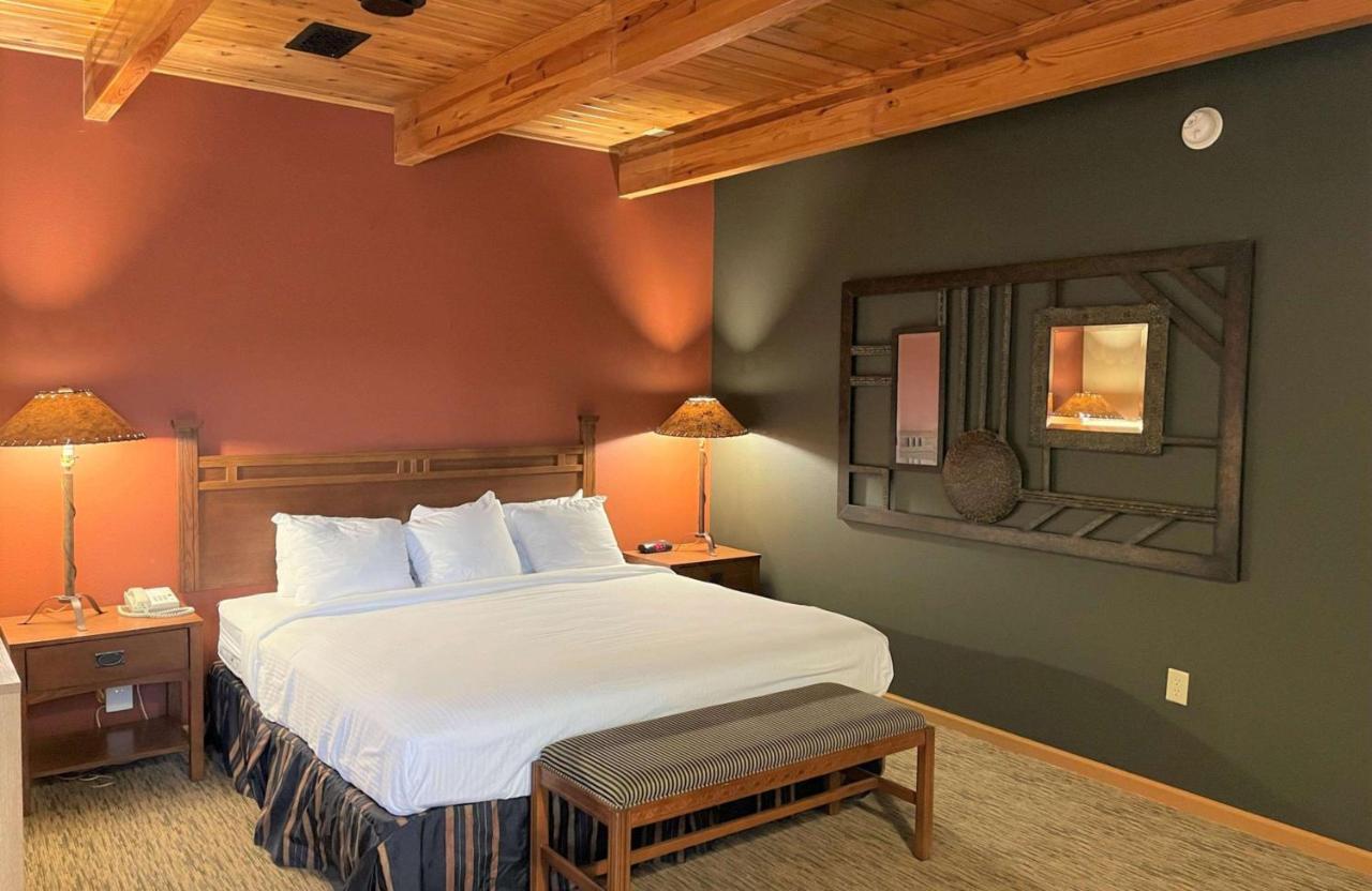 Crossroads Hotel & Event Center Fort Dodge Dış mekan fotoğraf