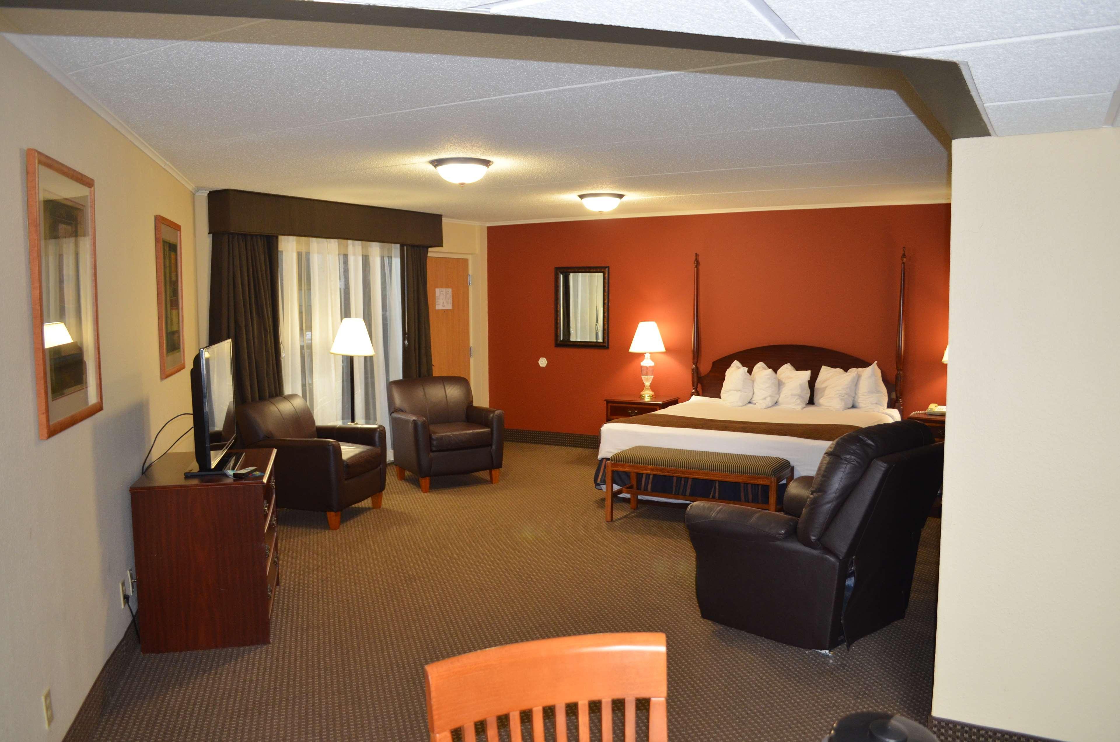 Crossroads Hotel & Event Center Fort Dodge Dış mekan fotoğraf