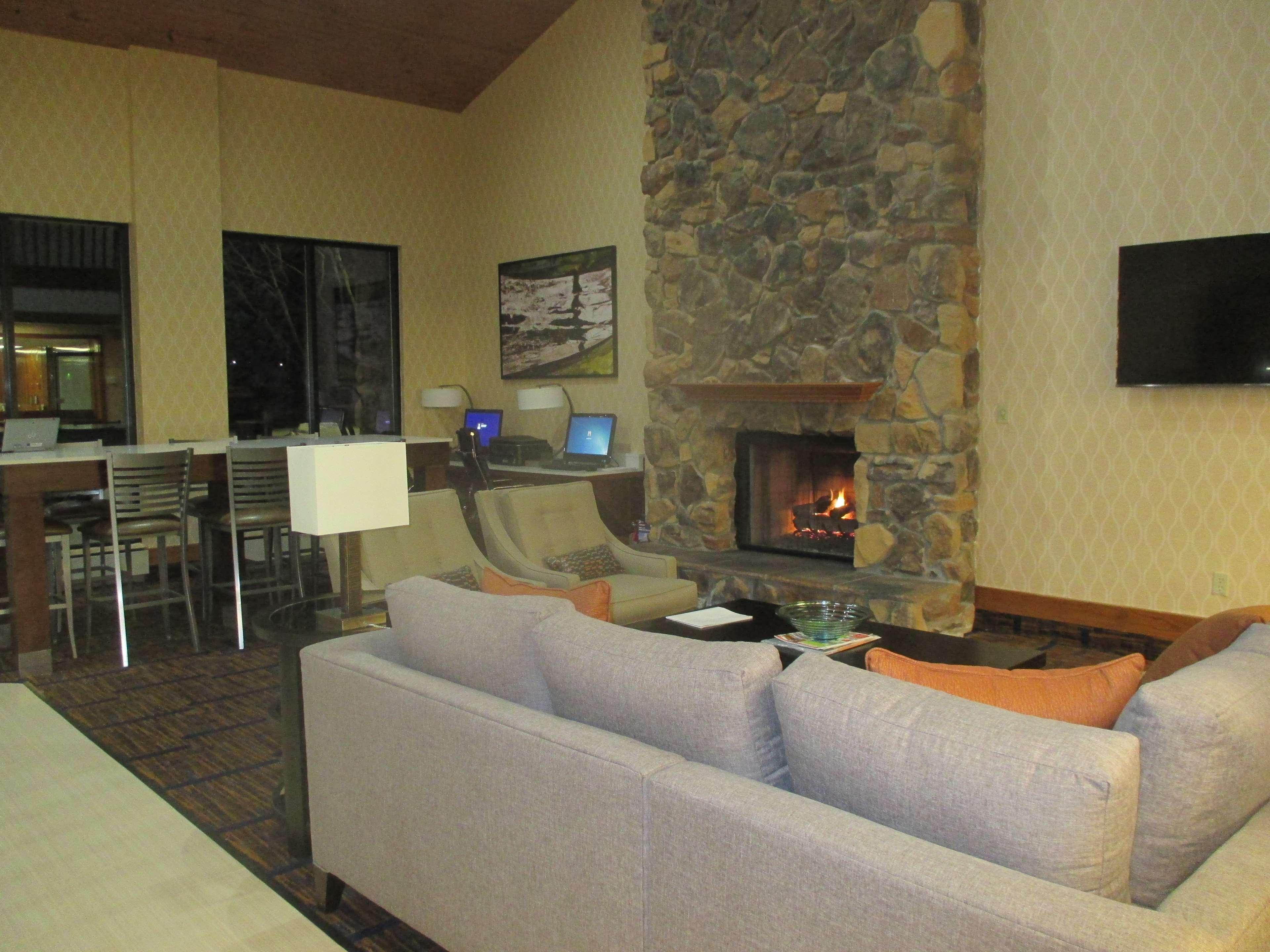Crossroads Hotel & Event Center Fort Dodge Dış mekan fotoğraf
