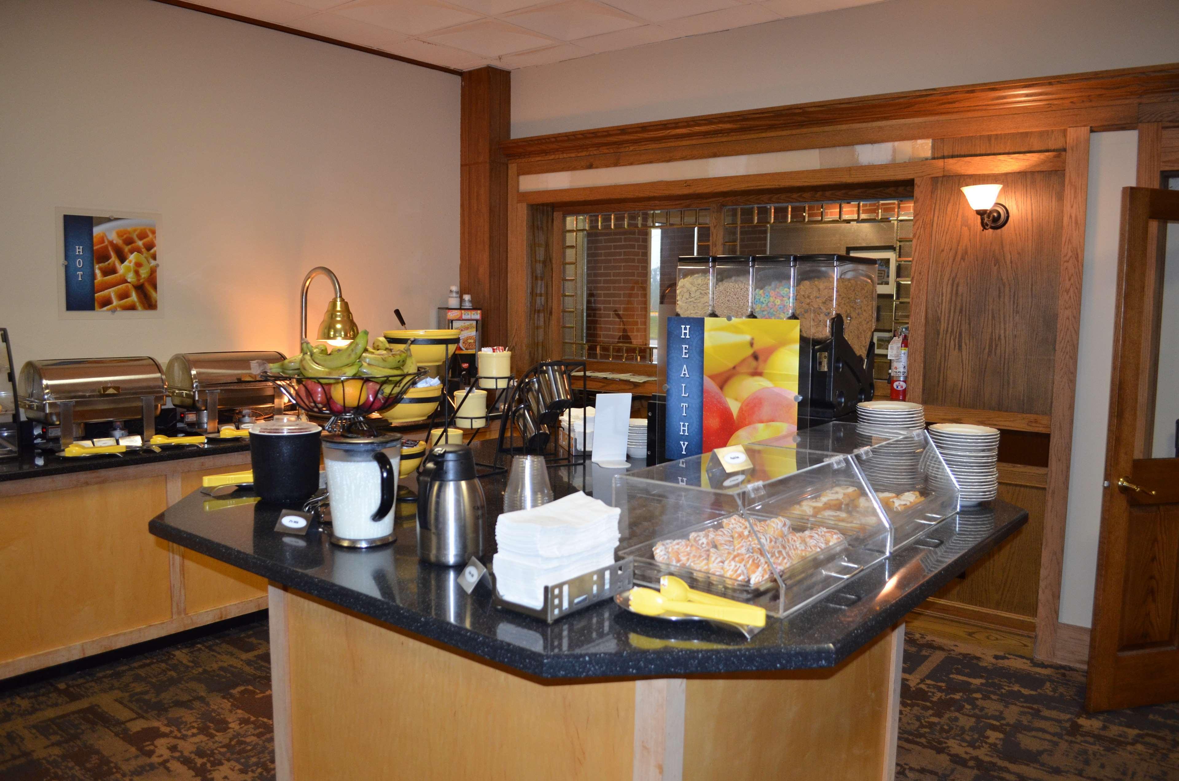 Crossroads Hotel & Event Center Fort Dodge Dış mekan fotoğraf