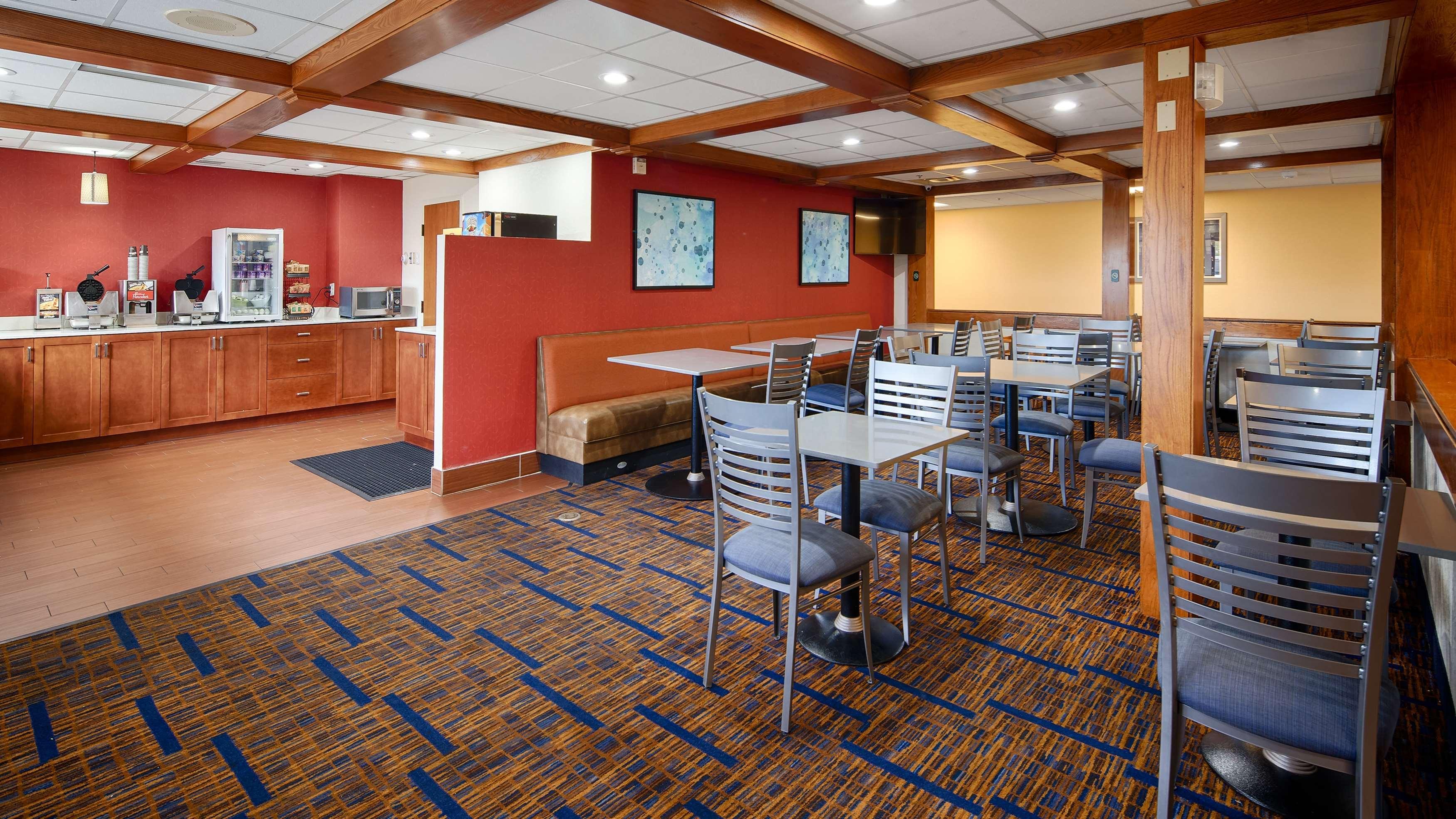 Crossroads Hotel & Event Center Fort Dodge Dış mekan fotoğraf