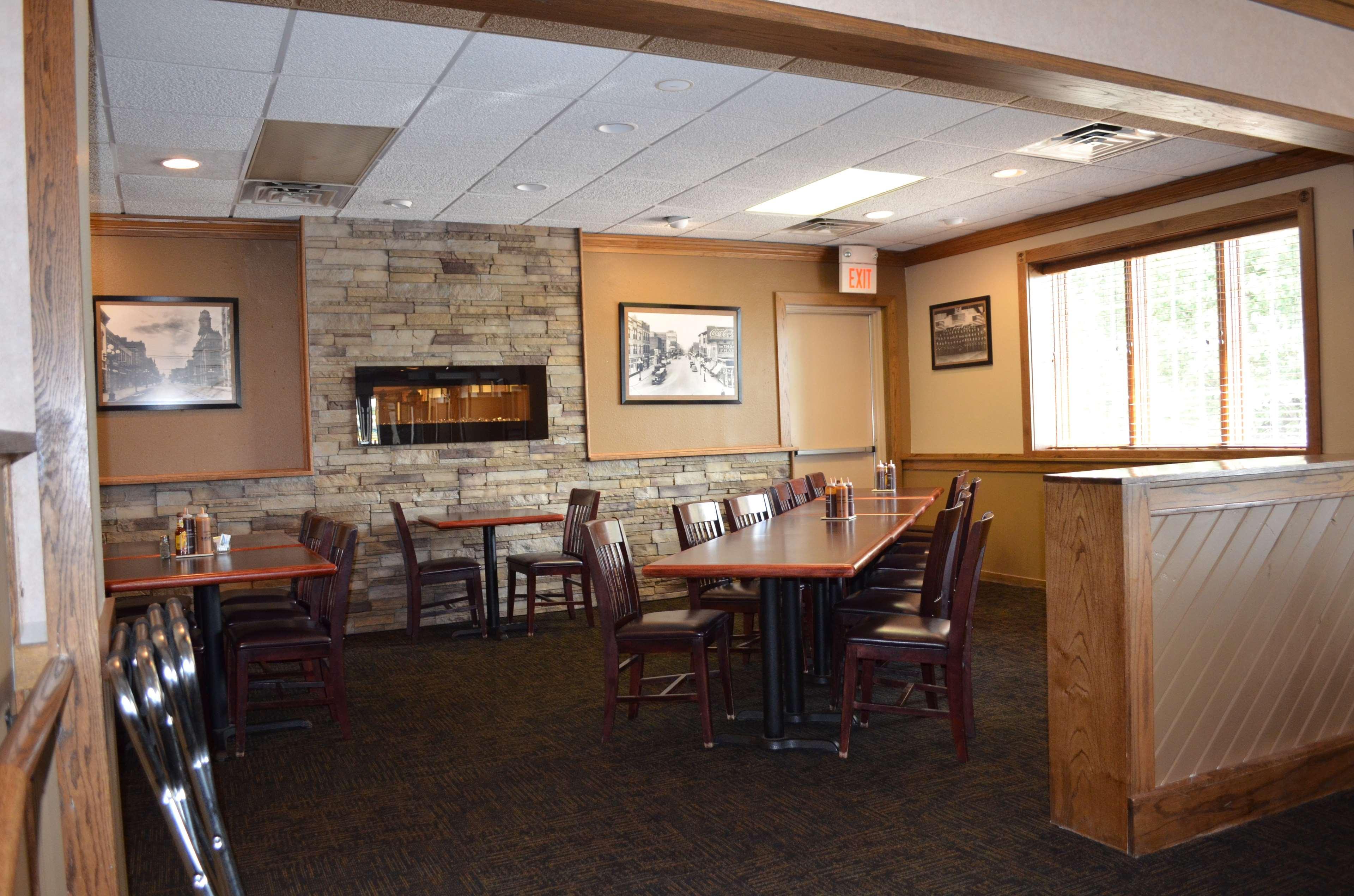 Crossroads Hotel & Event Center Fort Dodge Dış mekan fotoğraf
