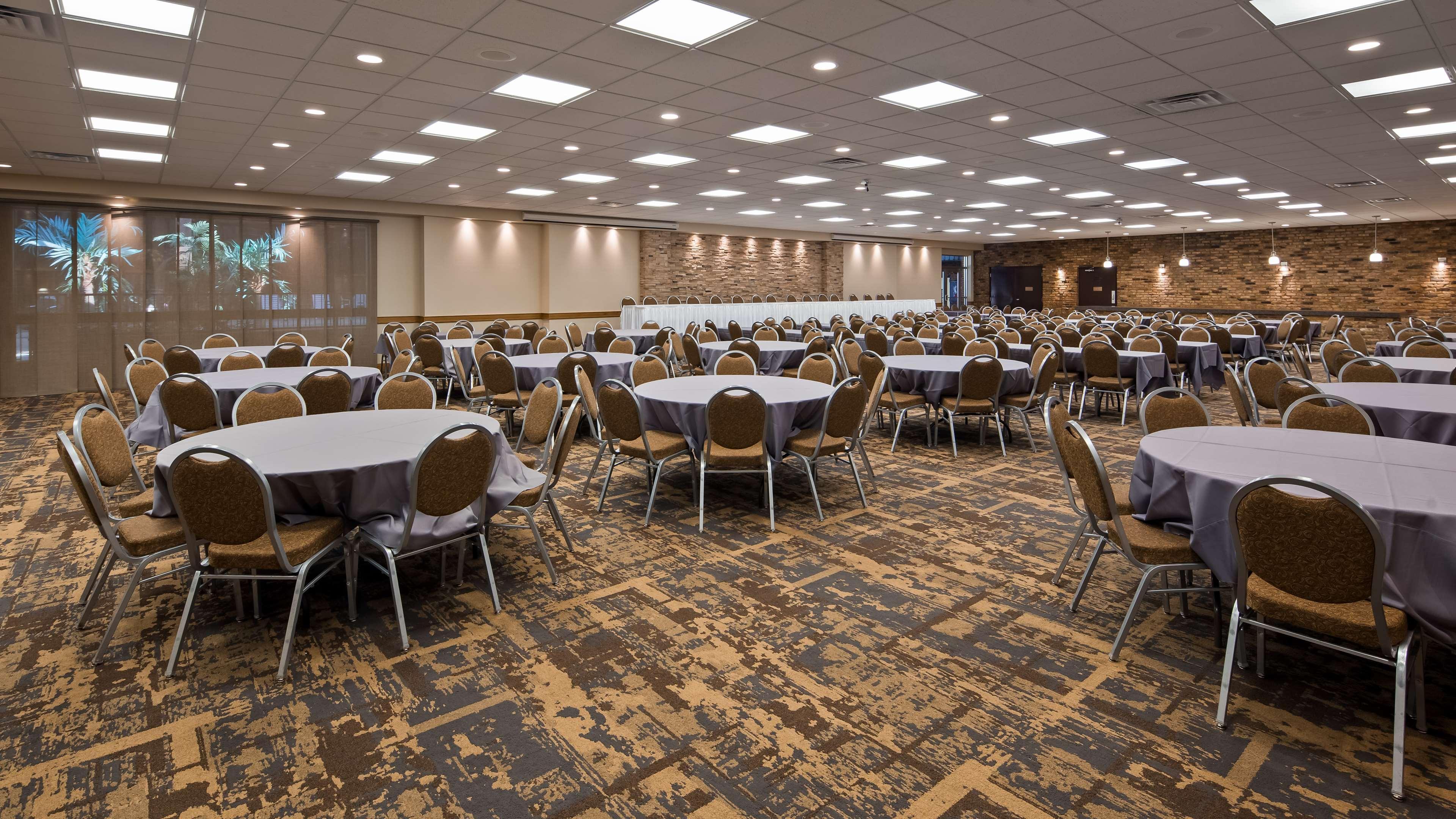 Crossroads Hotel & Event Center Fort Dodge Dış mekan fotoğraf