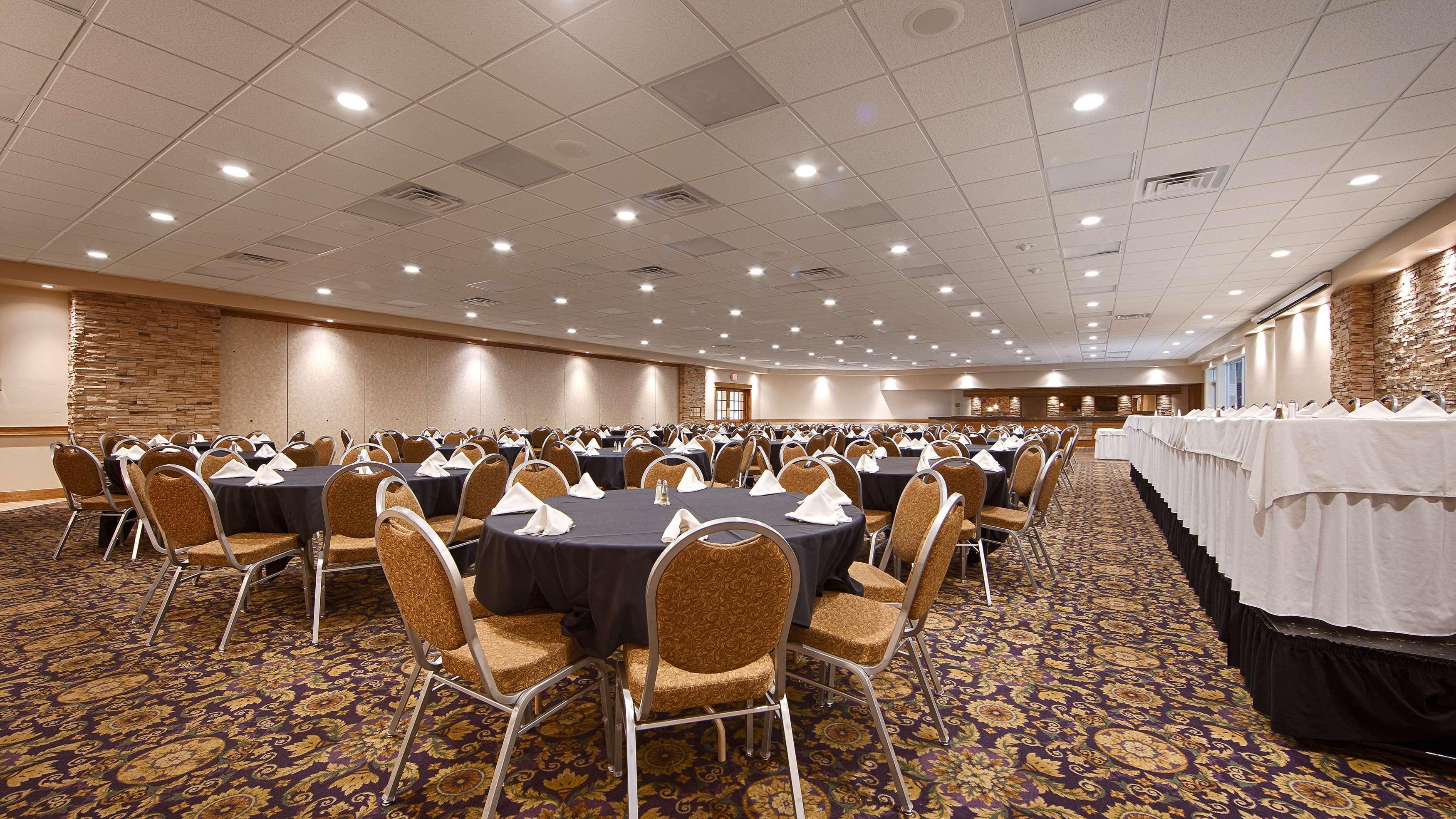 Crossroads Hotel & Event Center Fort Dodge Dış mekan fotoğraf