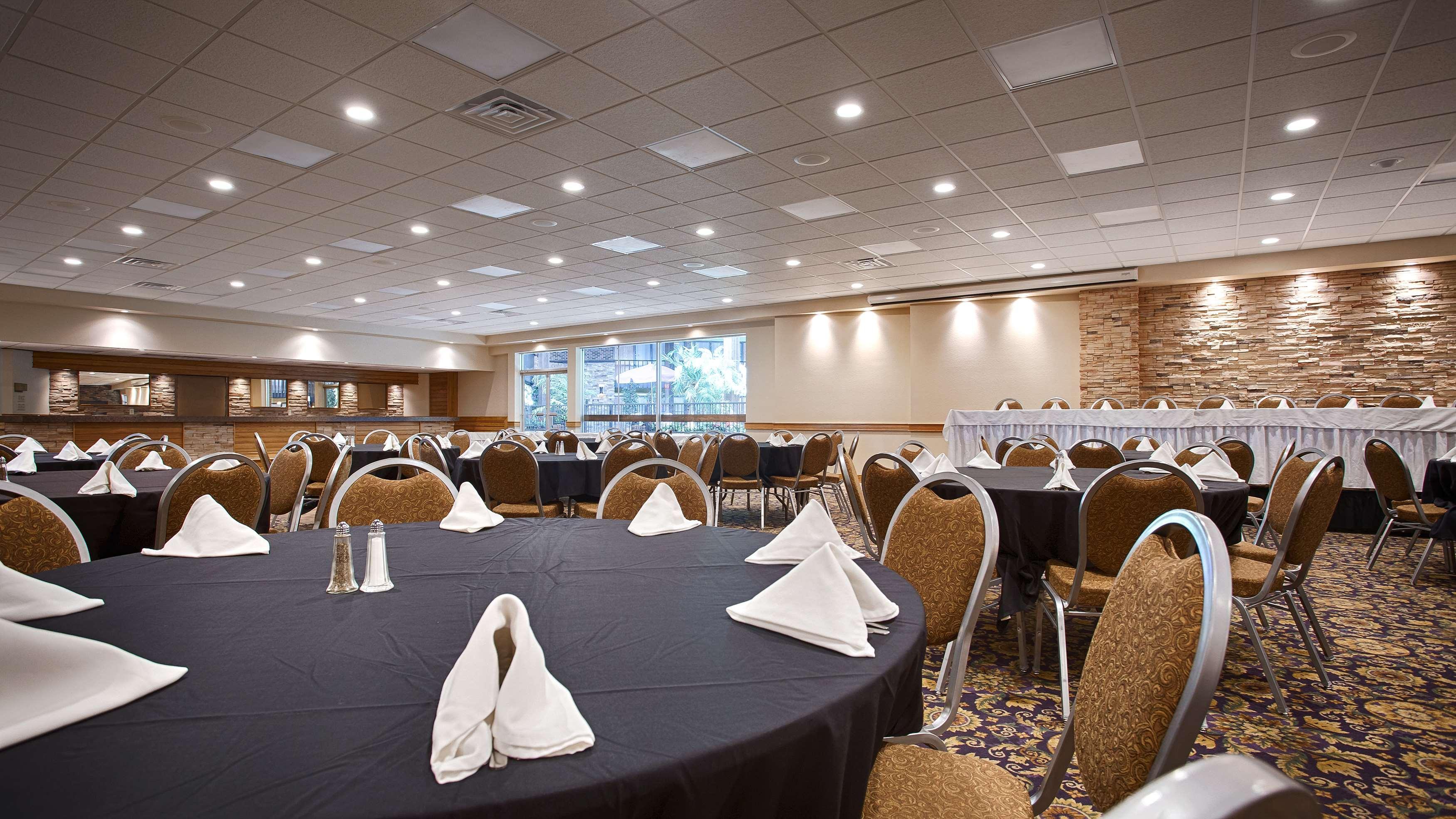Crossroads Hotel & Event Center Fort Dodge Dış mekan fotoğraf