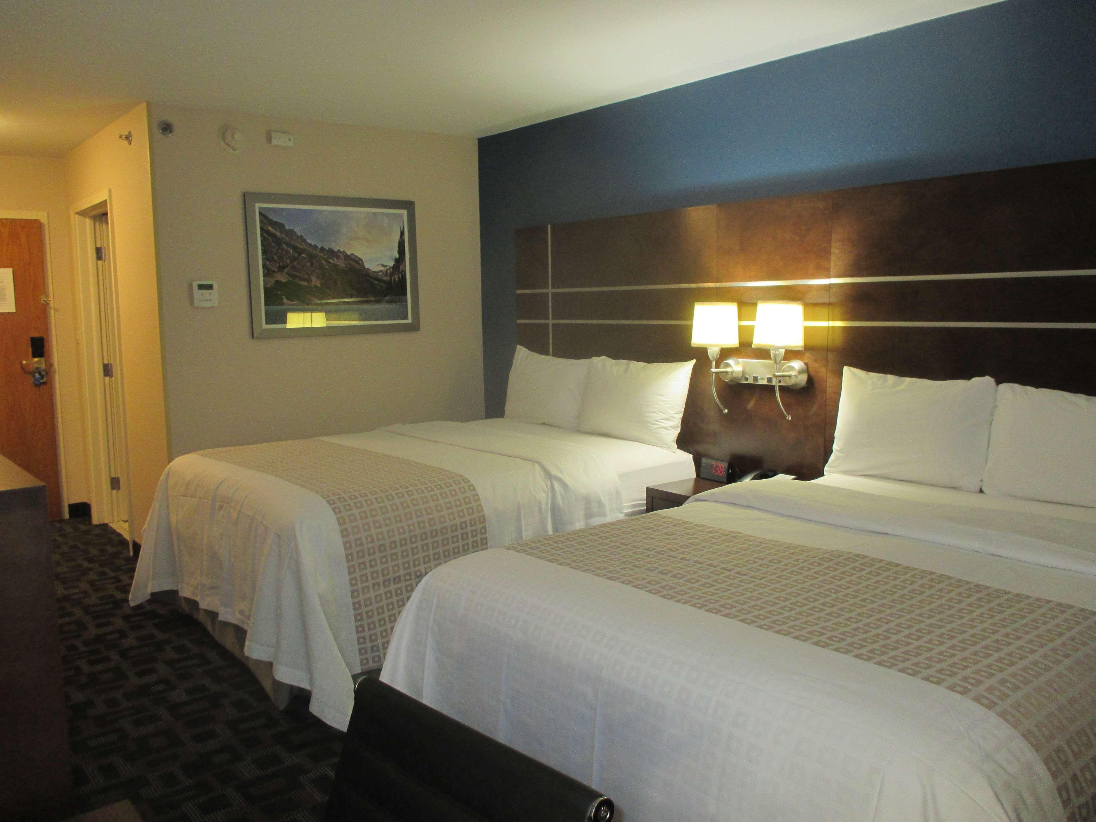 Crossroads Hotel & Event Center Fort Dodge Dış mekan fotoğraf