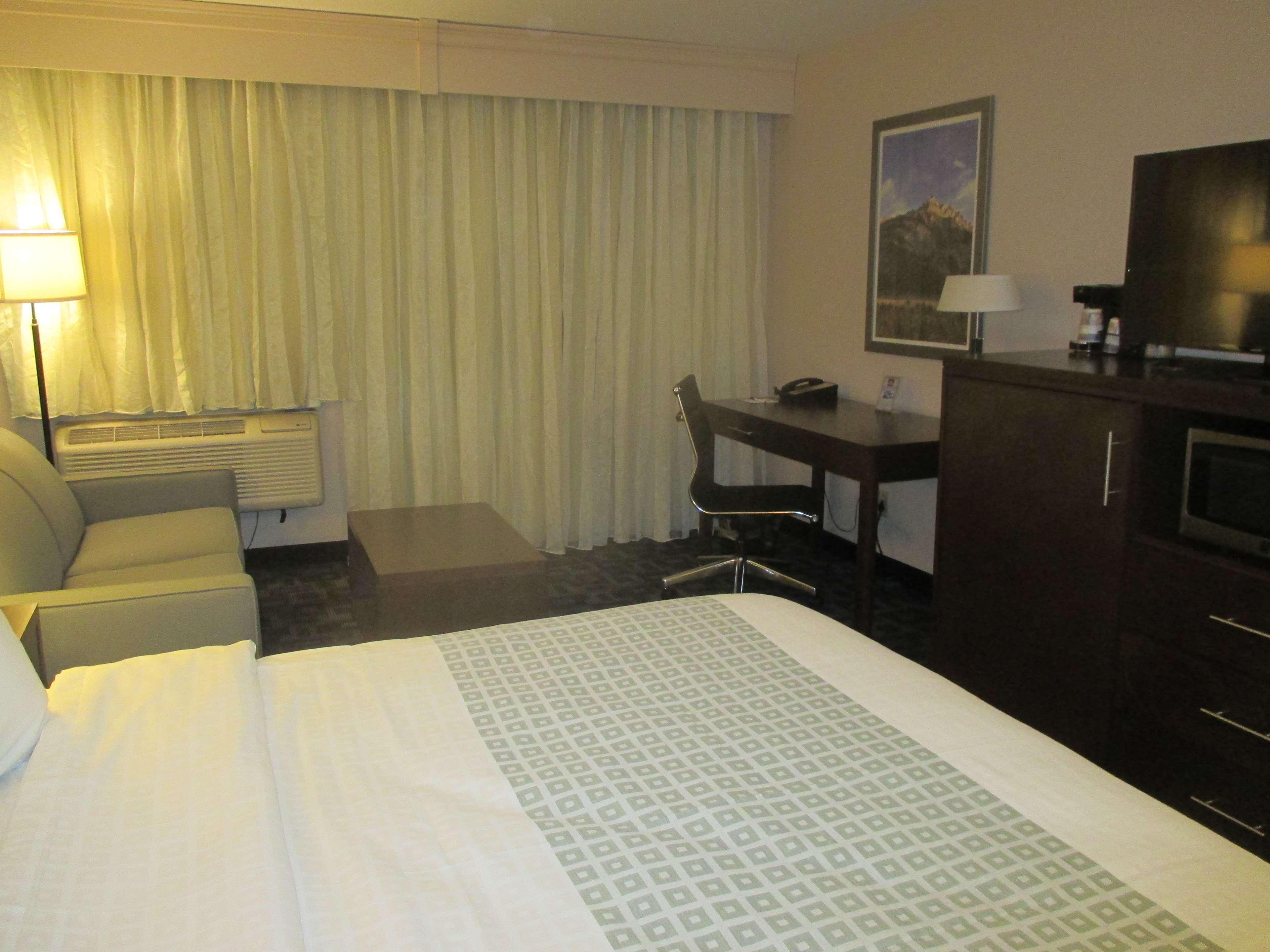 Crossroads Hotel & Event Center Fort Dodge Dış mekan fotoğraf