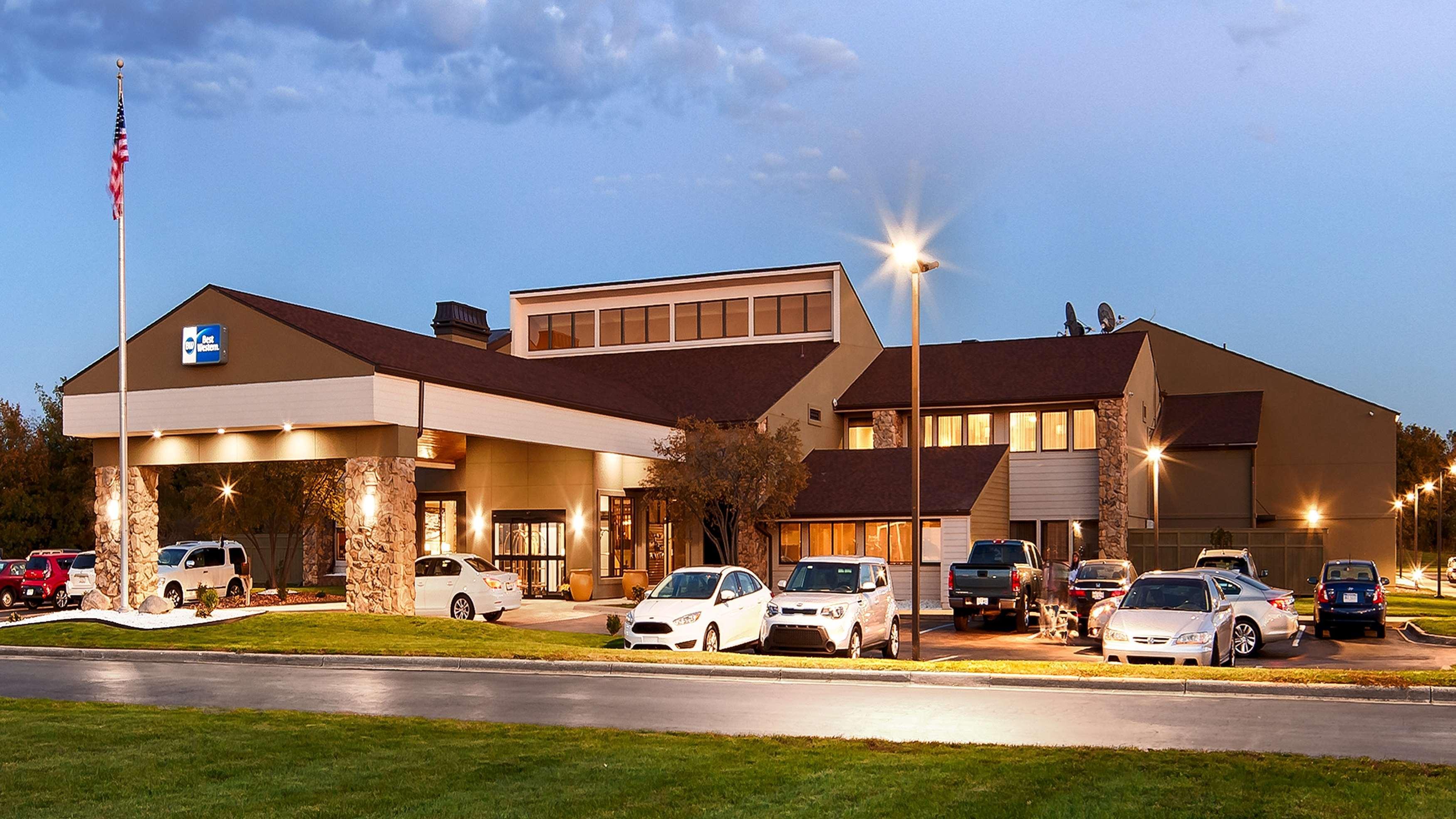 Crossroads Hotel & Event Center Fort Dodge Dış mekan fotoğraf