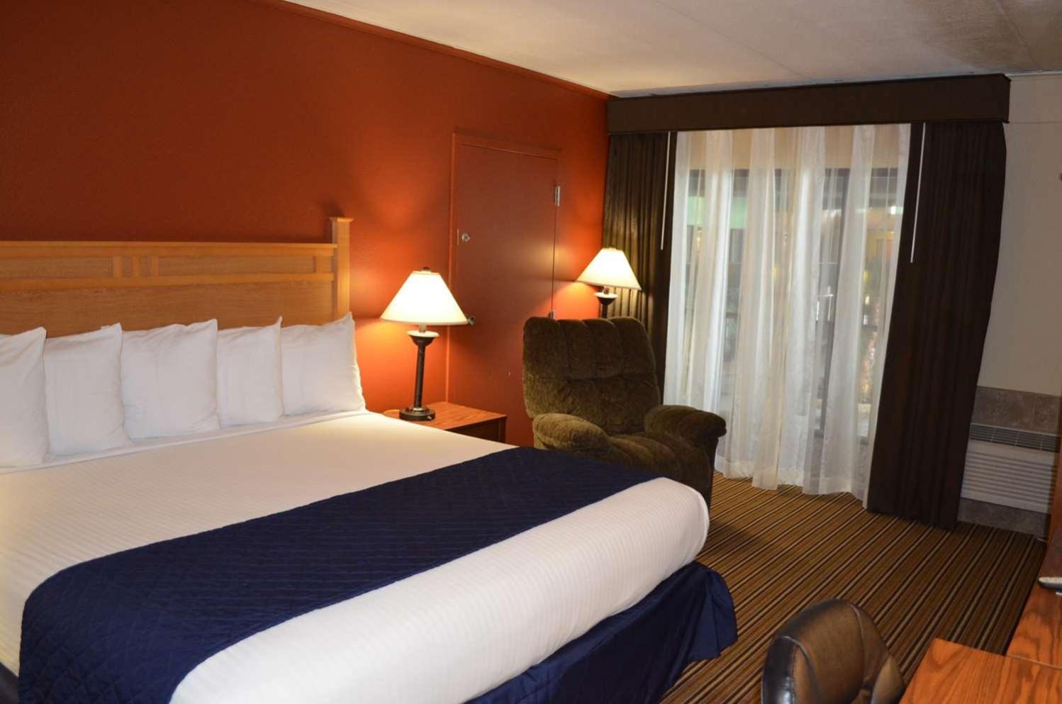 Crossroads Hotel & Event Center Fort Dodge Dış mekan fotoğraf